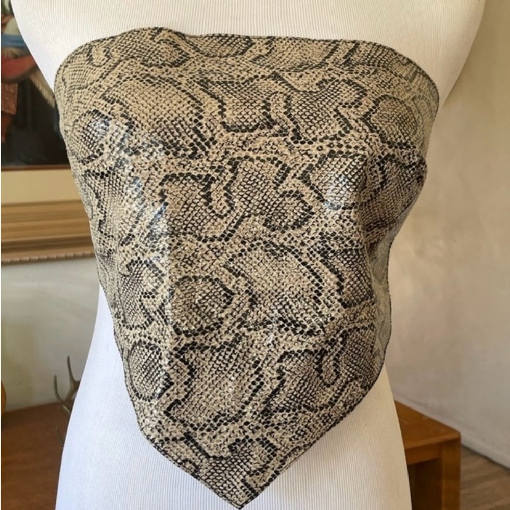Bebe women leather Bandeau top 💯% LEATHER. Size 4 GREAT condition! Black-beige